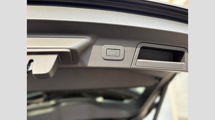 2024 認定中古車 Land Rover Range Rover Velar ザダルグレイ D200マイルドハイブリッド（ディーゼル） Standard Wheelbase Dynamic HSE