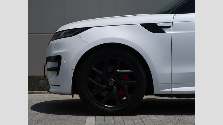 2025 認定中古車 Land Rover Range Rover Sport オストゥーニパールホワイト P550eプラグインハイブリッド（ガソリン） スタンダードホイールベース Dynamic SE