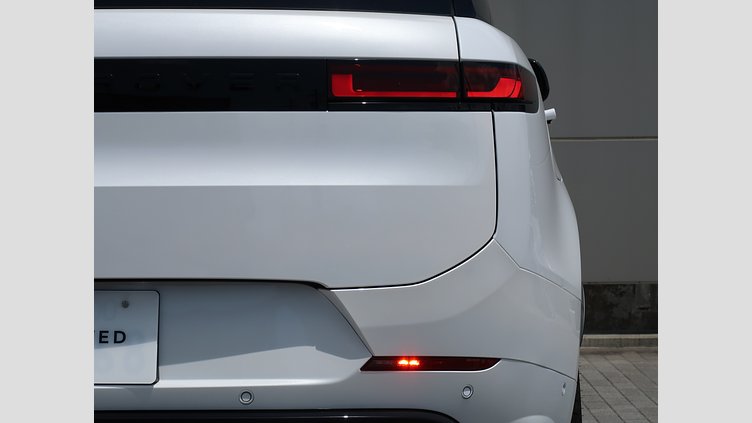 2025 認定中古車 Land Rover Range Rover Sport オストゥーニパールホワイト P550eプラグインハイブリッド（ガソリン） スタンダードホイールベース Dynamic SE