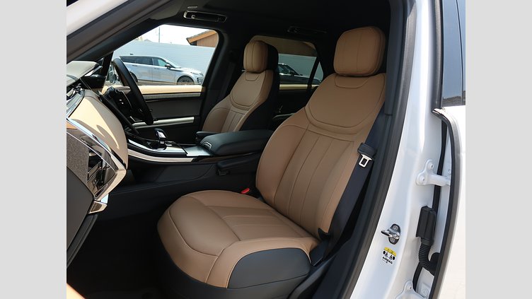 2025 認定中古車 Land Rover Range Rover Sport オストゥーニパールホワイト P550eプラグインハイブリッド（ガソリン） スタンダードホイールベース Dynamic SE