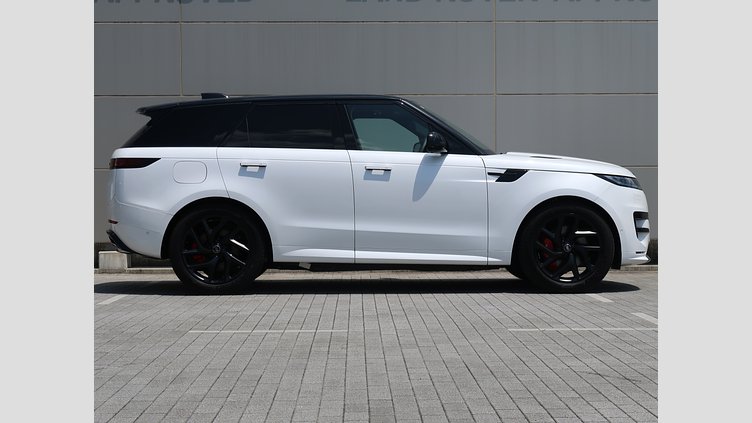 2025 認定中古車 Land Rover Range Rover Sport オストゥーニパールホワイト P550eプラグインハイブリッド（ガソリン） スタンダードホイールベース Dynamic SE