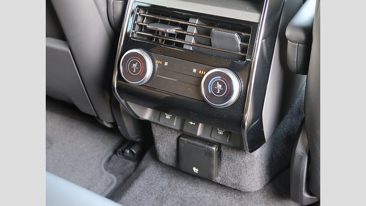 2025 認定中古車 Land Rover Range Rover Sport オストゥーニパールホワイト P550eプラグインハイブリッド（ガソリン） スタンダードホイールベース Dynamic SE