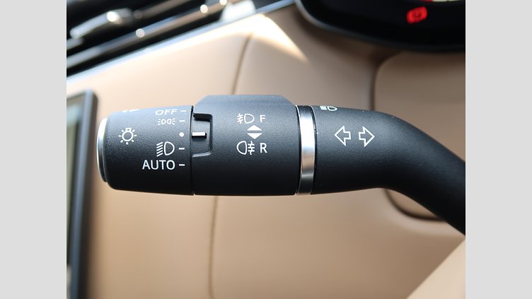 2025 認定中古車 Land Rover Range Rover Sport オストゥーニパールホワイト P550eプラグインハイブリッド（ガソリン） スタンダードホイールベース Dynamic SE