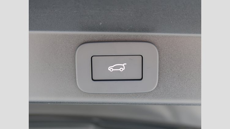 2025 認定中古車 Land Rover Range Rover Sport オストゥーニパールホワイト P550eプラグインハイブリッド（ガソリン） スタンダードホイールベース Dynamic SE