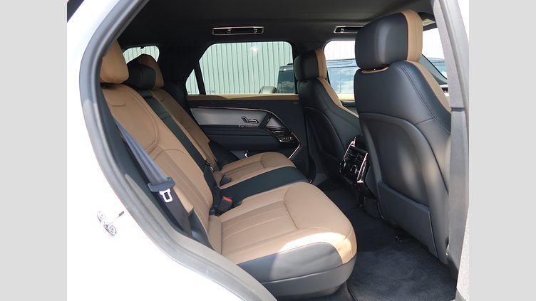 2025 認定中古車 Land Rover Range Rover Sport オストゥーニパールホワイト P550eプラグインハイブリッド（ガソリン） スタンダードホイールベース Dynamic SE