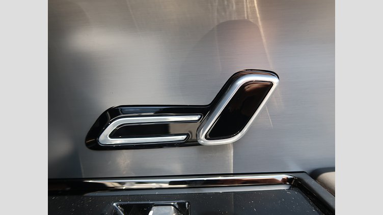 2025 認定中古車 Land Rover Range Rover Sport オストゥーニパールホワイト P550eプラグインハイブリッド（ガソリン） スタンダードホイールベース Dynamic SE