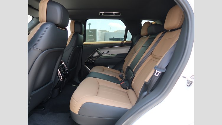 2025 認定中古車 Land Rover Range Rover Sport オストゥーニパールホワイト P550eプラグインハイブリッド（ガソリン） スタンダードホイールベース Dynamic SE