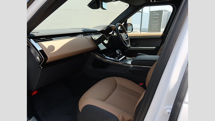 2025 認定中古車 Land Rover Range Rover Sport オストゥーニパールホワイト P550eプラグインハイブリッド（ガソリン） スタンダードホイールベース Dynamic SE