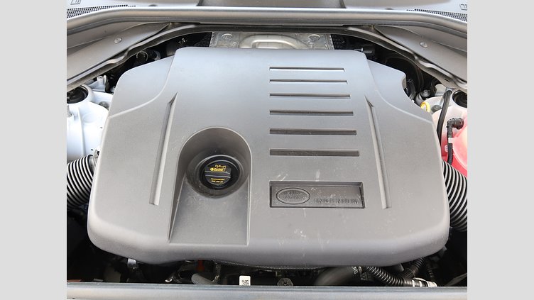 2025 認定中古車 Land Rover Range Rover Sport オストゥーニパールホワイト P550eプラグインハイブリッド（ガソリン） スタンダードホイールベース Dynamic SE