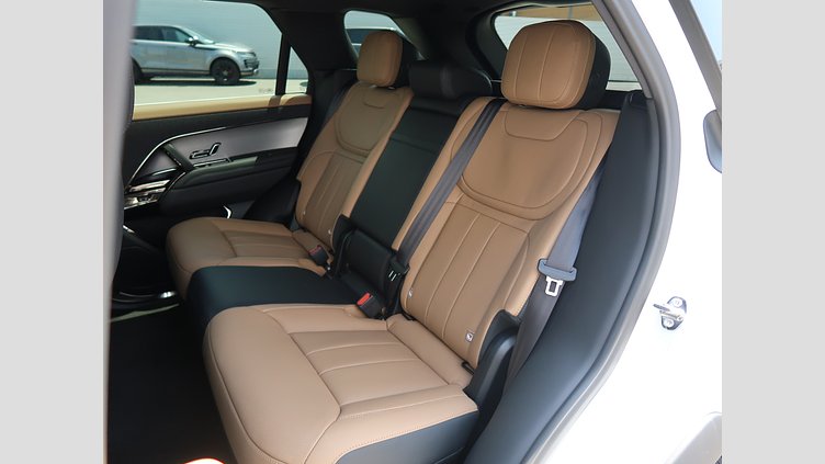 2025 認定中古車 Land Rover Range Rover Sport オストゥーニパールホワイト P550eプラグインハイブリッド（ガソリン） スタンダードホイールベース Dynamic SE