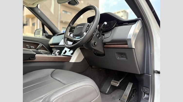 2023 認定中古車 Land Rover Range Rover フジホワイト D300 AWD MHEV（AT） スタンダードホイールベース SE