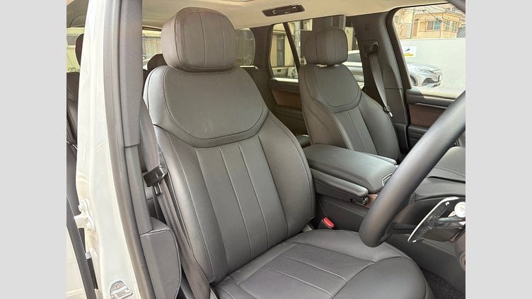 2023 認定中古車 Land Rover Range Rover フジホワイト D300 AWD MHEV（AT） スタンダードホイールベース SE