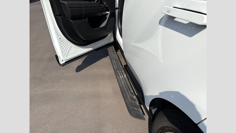 2023 認定中古車 Land Rover Range Rover フジホワイト D300 AWD MHEV（AT） スタンダードホイールベース SE
