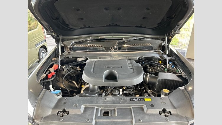 2023 認定中古車 Land Rover Defender 110 サントリーニブラック D300 AWD（AT） S