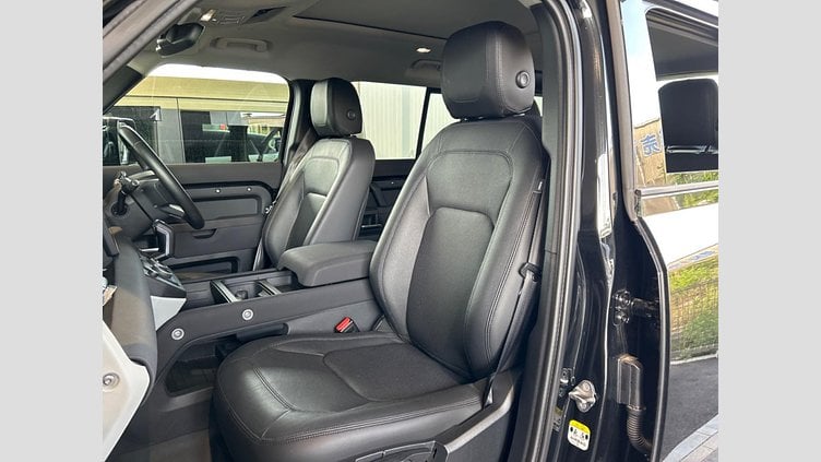 2023 認定中古車 Land Rover Defender 110 サントリーニブラック D300 AWD（AT） S
