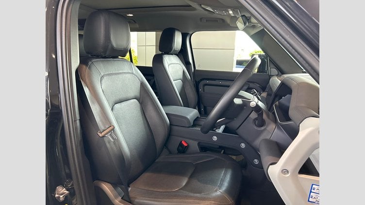 2023 認定中古車 Land Rover Defender 110 サントリーニブラック D300 AWD（AT） S