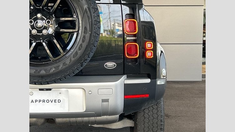 2023 認定中古車 Land Rover Defender 110 サントリーニブラック D300 AWD（AT） S