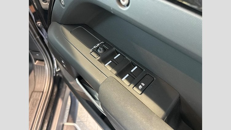 2023 認定中古車 Land Rover Defender 110 サントリーニブラック D300 AWD（AT） S