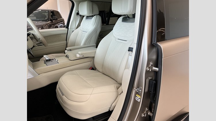 2024 認定中古車 Land Rover Range Rover サンセットゴールド - サテンフィニッシュ 615 AWD（AT） スタンダードホイールベース SV