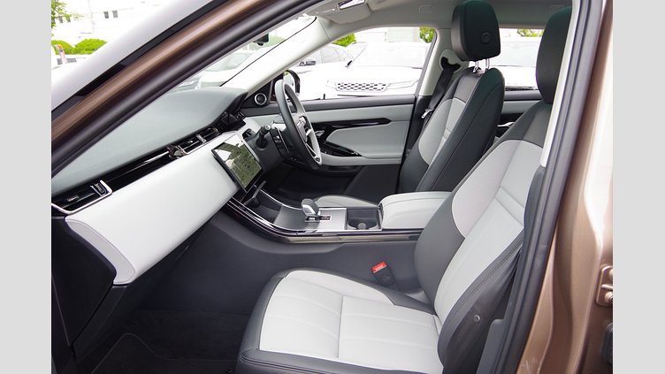 2024 認定中古車 Land Rover Range Rover Evoque コリンシアンブロンズ P300eプラグインハイブリッド（ガソリン） スタンダードホイールベース DYNAMIC HSE