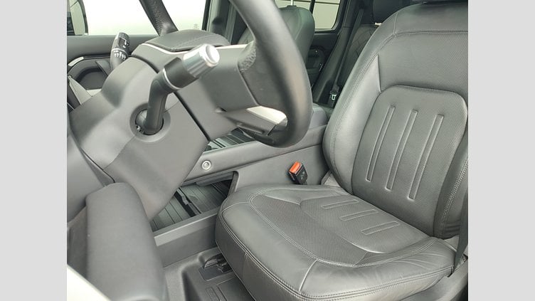 2020 JAZDENÉ VOZIDLÁ Land Rover Defender 110 Santorini Black 4x4 110 3.0 I6 P400 MHEV HSE A/T AWD