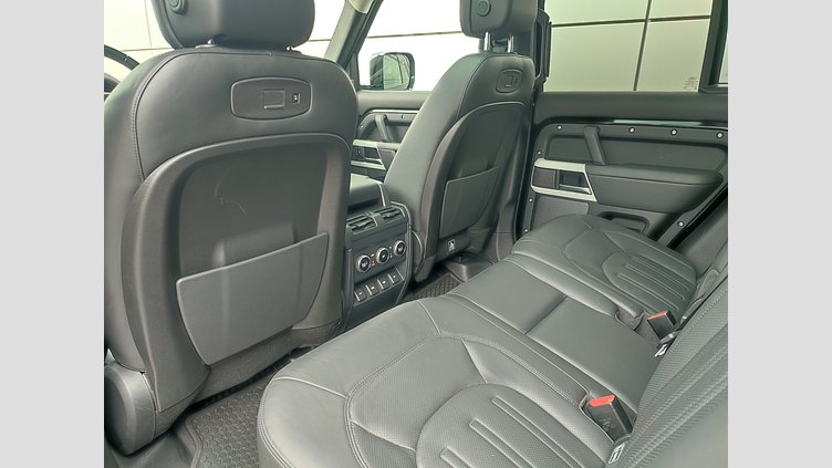 2020 JAZDENÉ VOZIDLÁ Land Rover Defender 110 Santorini Black 4x4 110 3.0 I6 P400 MHEV HSE A/T AWD