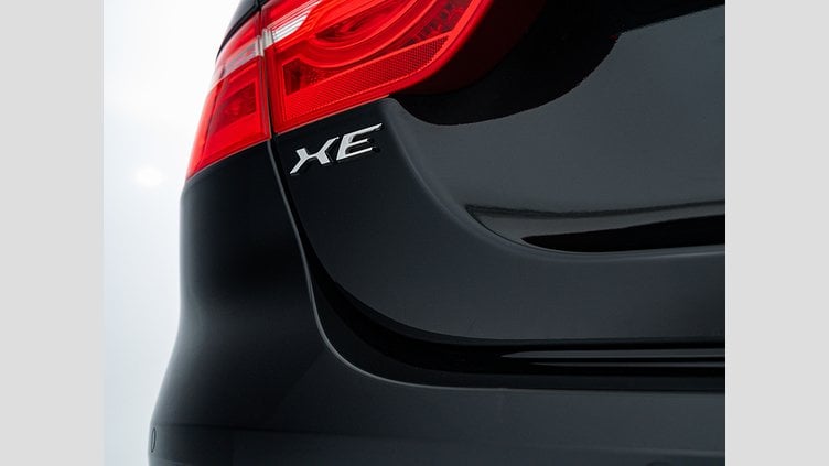 2016 認定中古車 Jaguar XE Santorini Black 2.0LPT ポートフォリオ