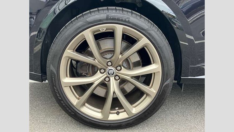 2023 認定中古車 Jaguar F-Pace フジホワイト P550 AWD（オートマチック） SVR