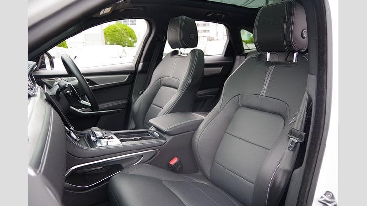 2024 認定中古車 Jaguar F-Pace オストゥーニパールホワイト D204 AWD（オートマチック）MHEV R-DYNAMIC SE
