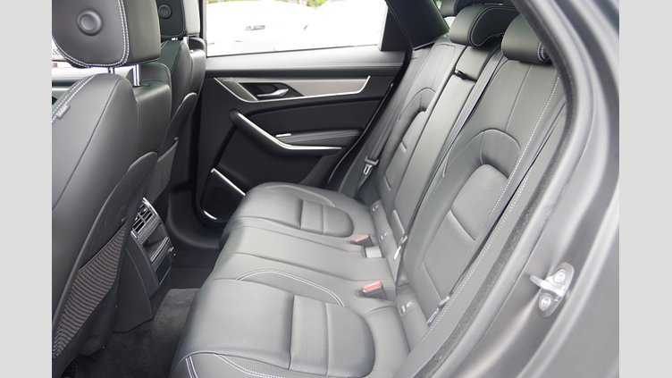 2024 認定中古車 Jaguar F-Pace オストゥーニパールホワイト D204 AWD（オートマチック）MHEV R-DYNAMIC SE