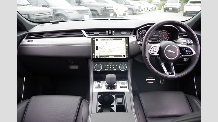 2024 認定中古車 Jaguar F-Pace オストゥーニパールホワイト D204 AWD（オートマチック）MHEV R-DYNAMIC SE