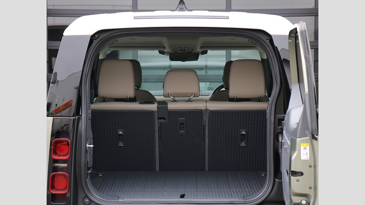2021 認定中古車 Land Rover Defender 110 パンゲアグリーン P300 AWD（AT） S E