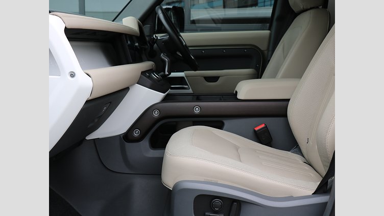 2021 認定中古車 Land Rover Defender 110 パンゲアグリーン P300 AWD（AT） S E