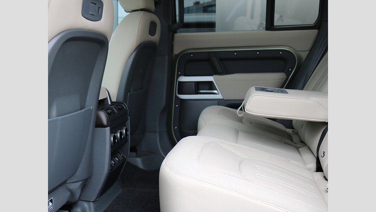 2021 認定中古車 Land Rover Defender 110 パンゲアグリーン P300 AWD（AT） S E