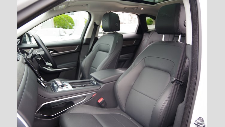 2023 認定中古車 Jaguar F-Pace フジホワイト D204 AWD（オートマチック）MHEV S