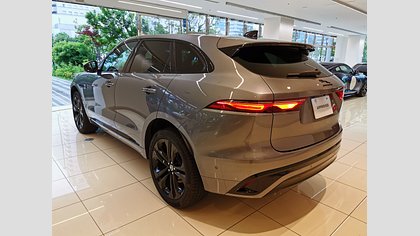 F-Pace 1