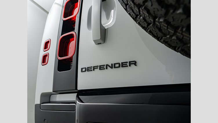 2023 認定中古車 Land Rover Defender 110 フジホワイト D300 AWD（AT） S