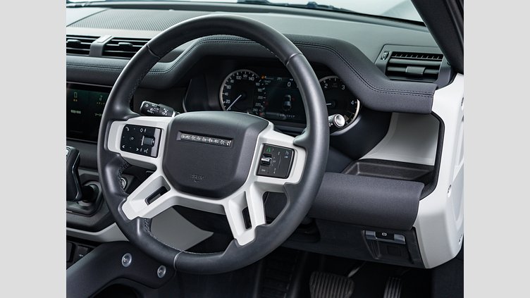 2023 認定中古車 Land Rover Defender 110 サントリーニブラック D300 AWD（AT） S
