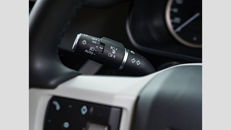 2023 認定中古車 Land Rover Defender 110 サントリーニブラック D300 AWD（AT） S