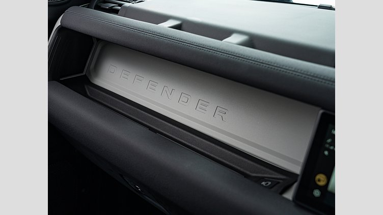 2023 認定中古車 Land Rover Defender 110 サントリーニブラック D300 AWD（AT） S