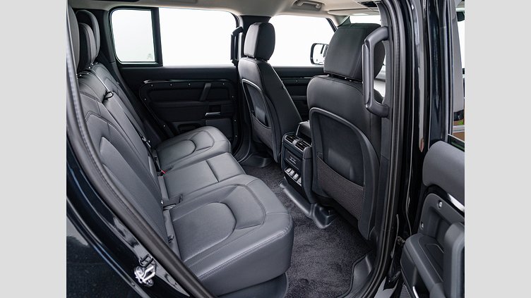 2023 認定中古車 Land Rover Defender 110 サントリーニブラック D300 AWD（AT） S