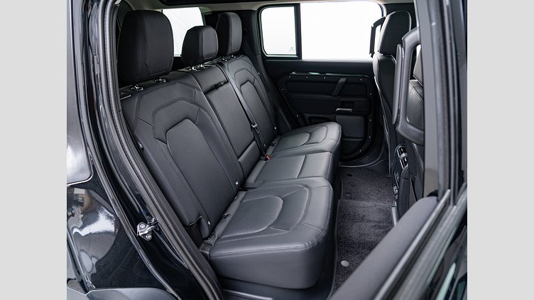 2023 認定中古車 Land Rover Defender 110 サントリーニブラック D300 AWD（AT） S
