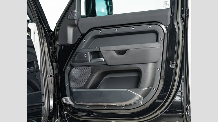2023 認定中古車 Land Rover Defender 110 サントリーニブラック D300 AWD（AT） S