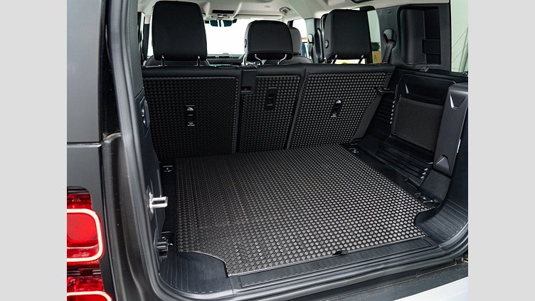2023 認定中古車 Land Rover Defender 110 サントリーニブラック D300 AWD（AT） S