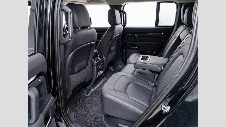 2023 認定中古車 Land Rover Defender 110 サントリーニブラック D300 AWD（AT） S