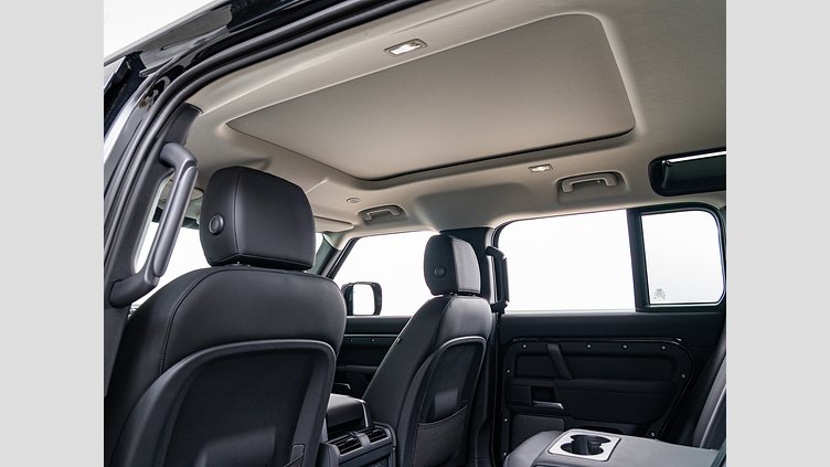 2023 認定中古車 Land Rover Defender 110 サントリーニブラック D300 AWD（AT） S