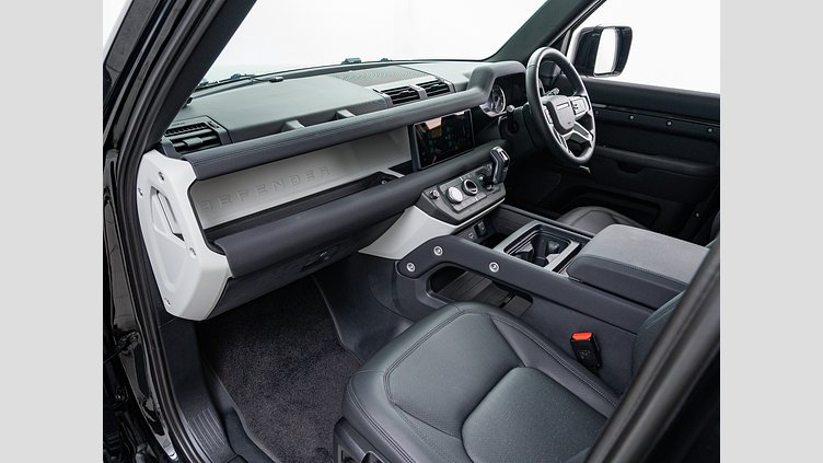 2023 認定中古車 Land Rover Defender 110 サントリーニブラック D300 AWD（AT） S