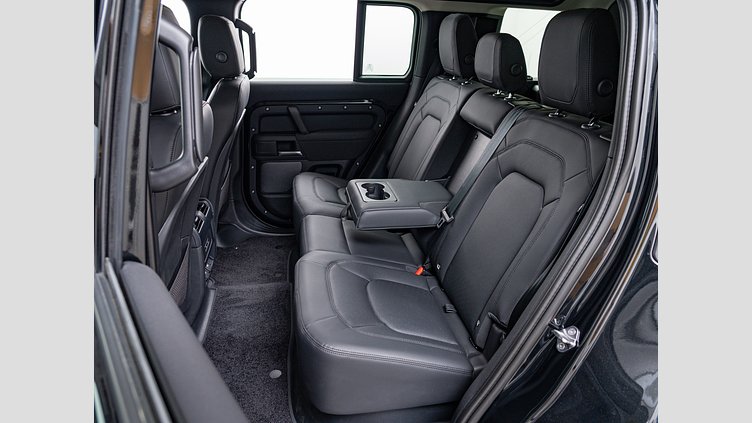 2023 認定中古車 Land Rover Defender 110 サントリーニブラック D300 AWD（AT） S