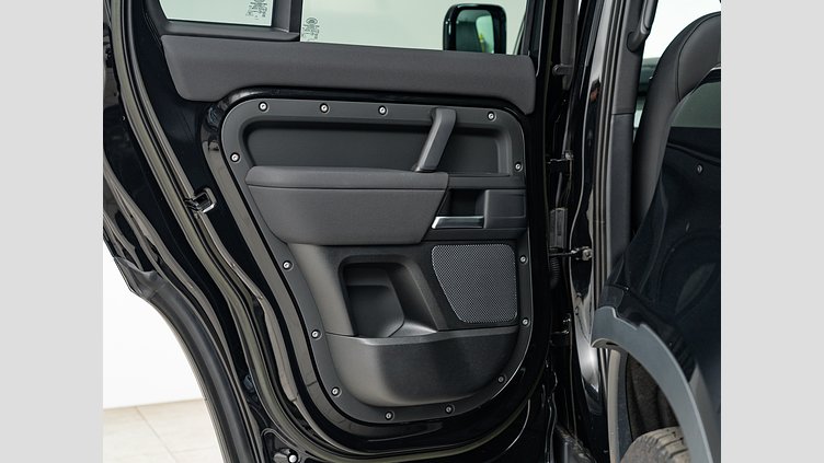 2023 認定中古車 Land Rover Defender 110 サントリーニブラック D300 AWD（AT） S