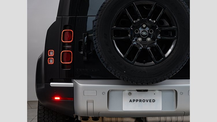 2023 認定中古車 Land Rover Defender 110 サントリーニブラック D300 AWD（AT） S